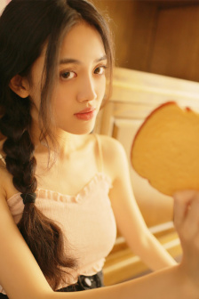 女孩头像只留身材